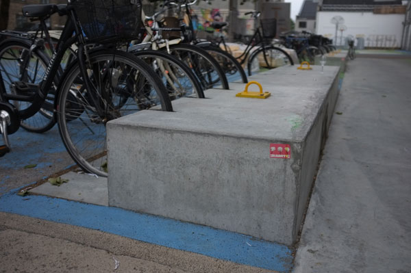 Randoms From Copenhagen: bike rack ledges